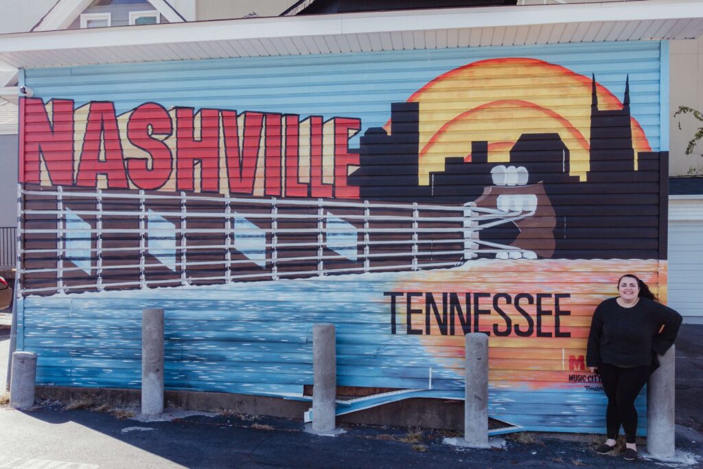 A mural painted on a shed reading "welcome to Nashville Tennessee"