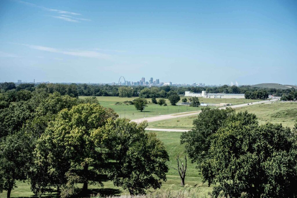 A view of St Louis on a clear day from the top of Monk's Mound